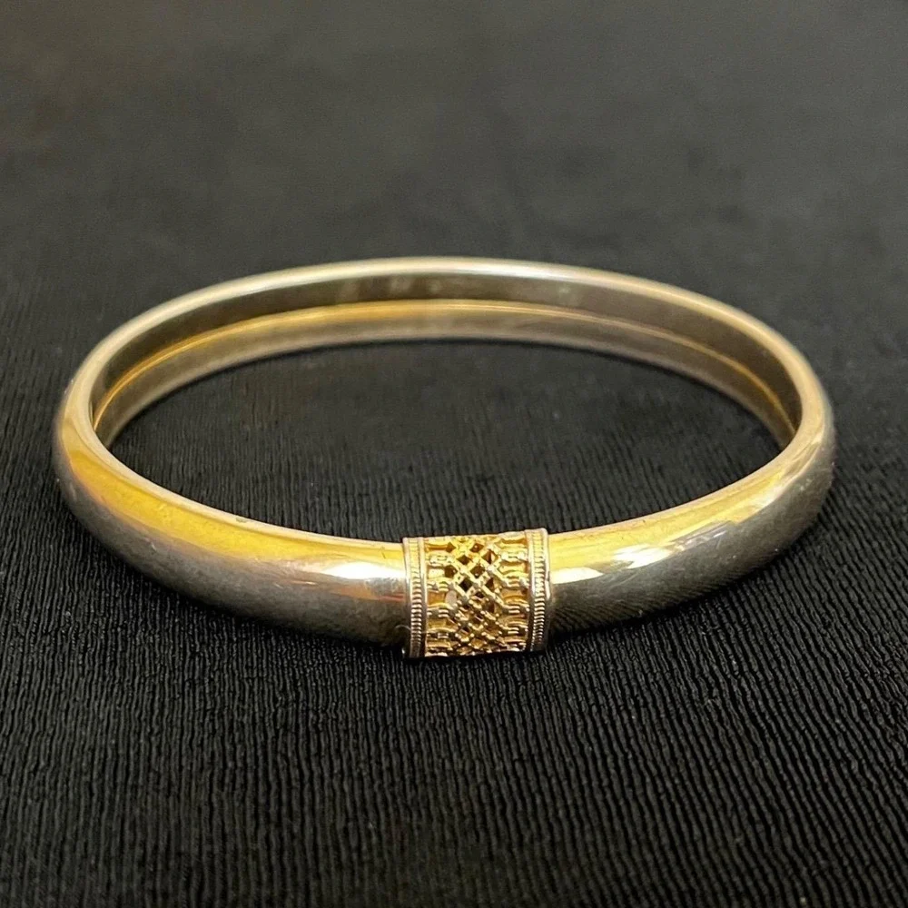 Vintage Gold Tone Bangle Bracelet Filigree Center‎ Detail 7